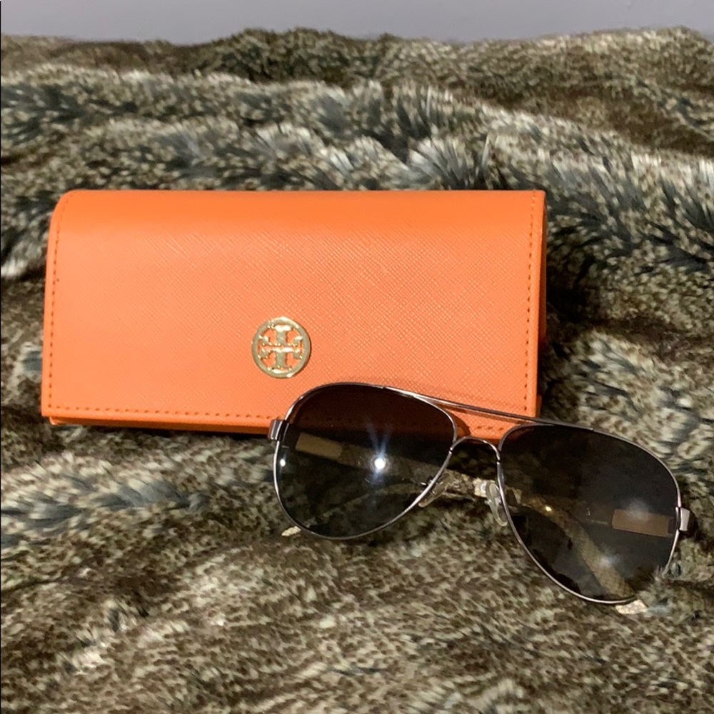 Like new Tory Burch Polarized Aviators